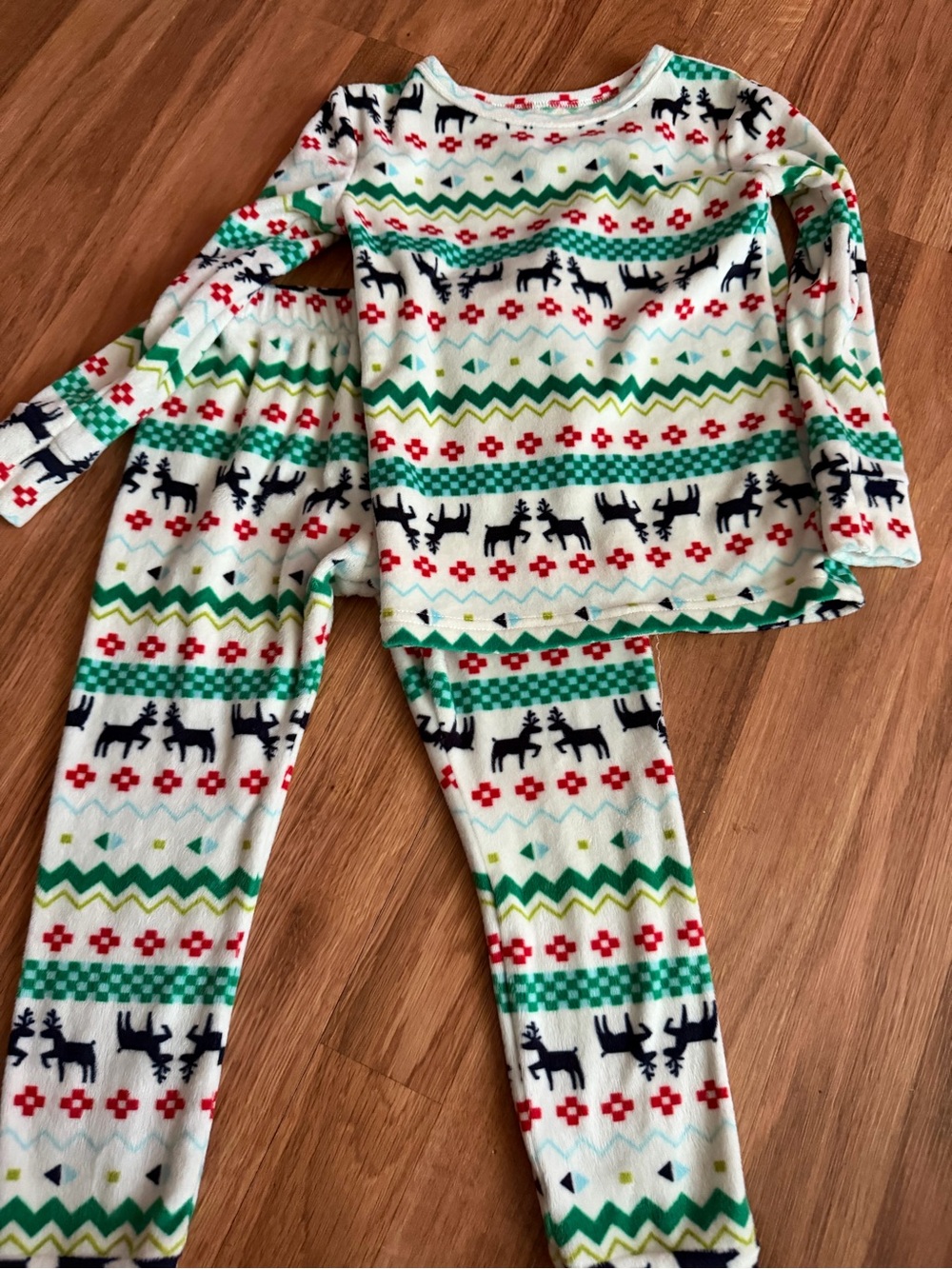 Cat & Jack White Pajama Set with Green, Red & Black Holiday Reindeer Print